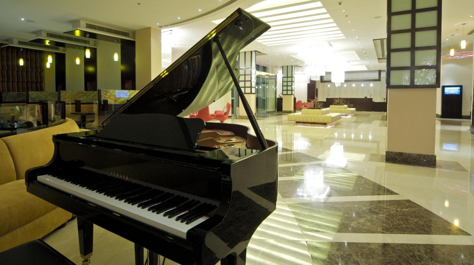 City Seasons Hotel & Suites Маскат Экстерьер фото