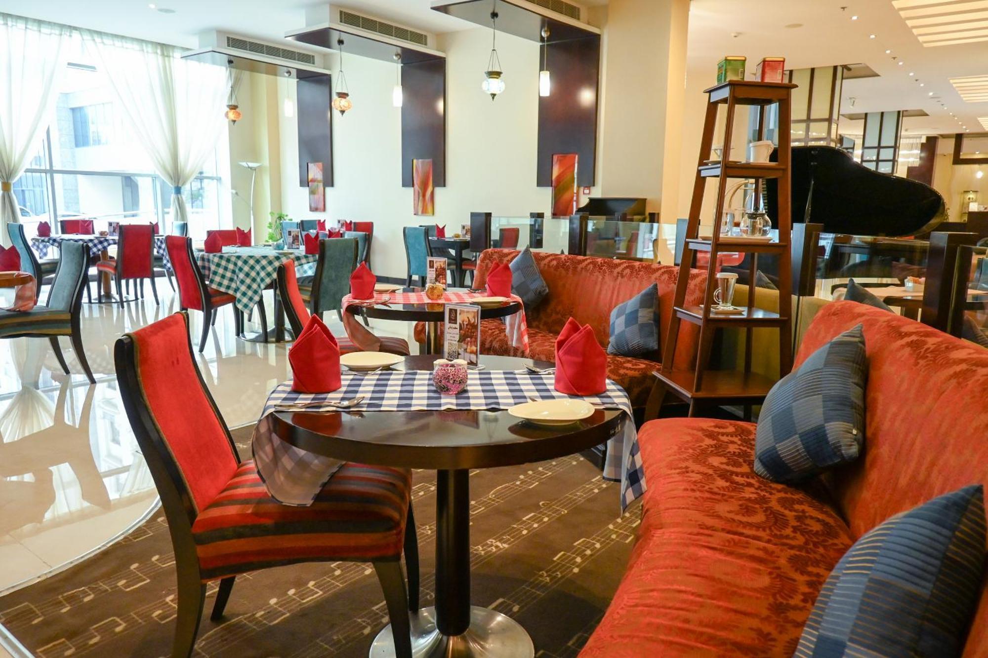 City Seasons Hotel & Suites Маскат Экстерьер фото